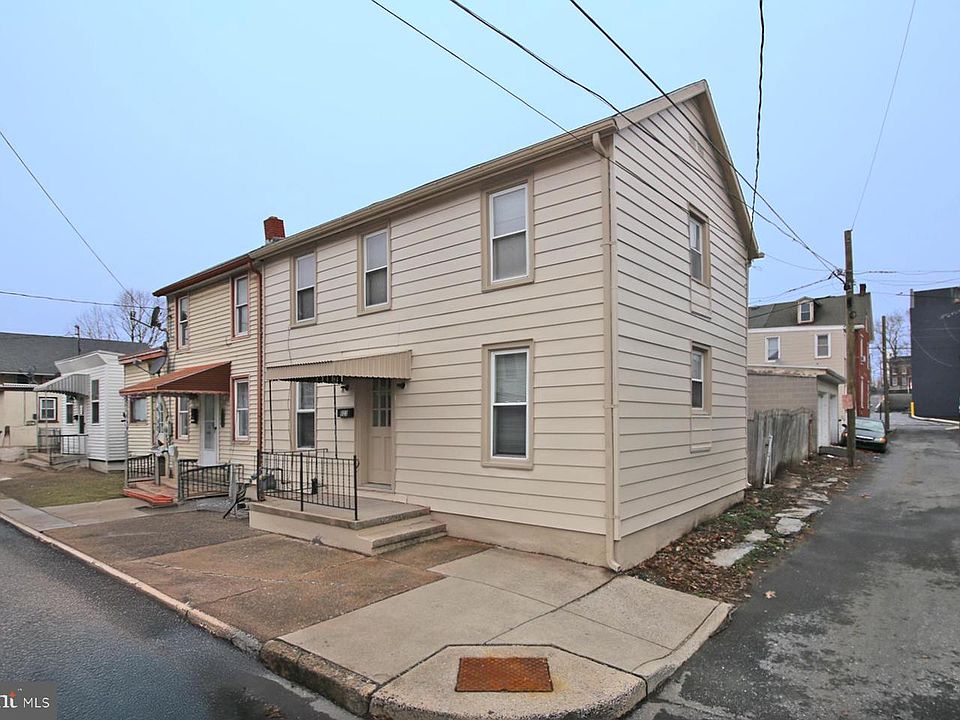 1st image of 923 Guilford St