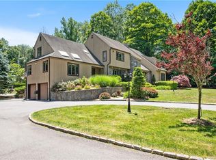 24 Schoolhouse Rd #B, Waccabuc, NY 10597