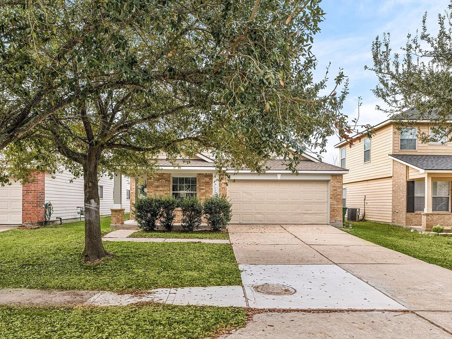 3 bed, 2.0 bath, 1638 sqft, $2,200 — Photo 3