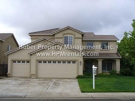 1st image of 2415 1st St