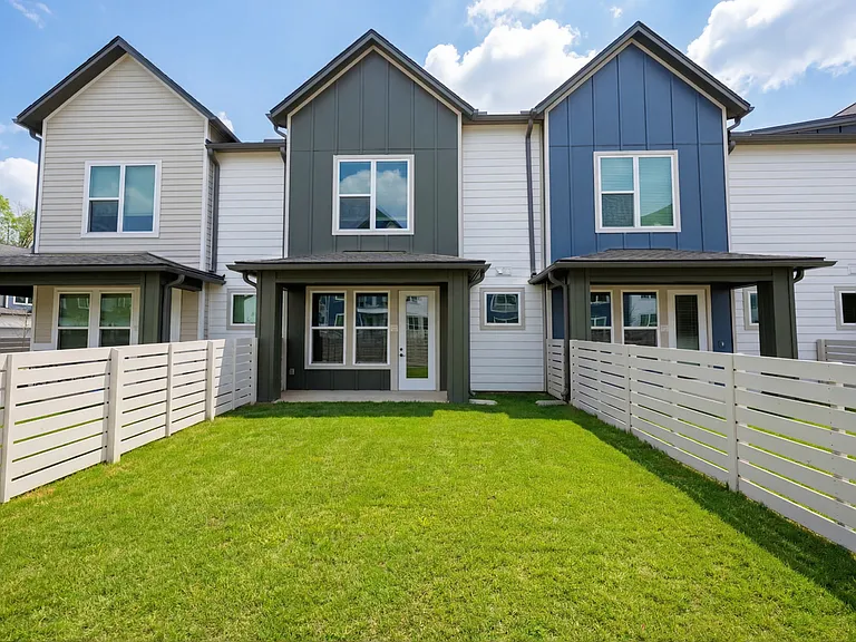 Marlowe Summerville Townhome with Fenced-in Yards