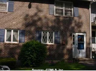 31 Woodridge Dr #31, Cheshire, CT 06410