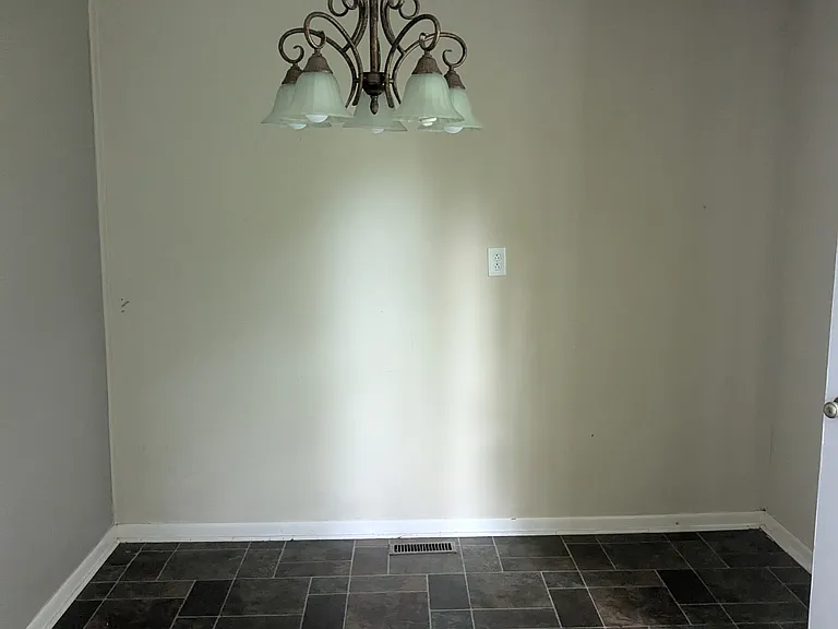 125 Whiteside St — Photo 15