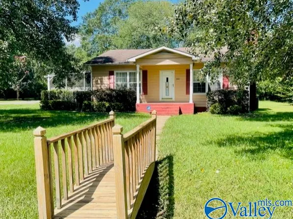 150 Rose Dr, Scottsboro, AL 35768