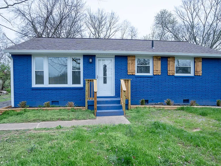 3914 Creekside Dr — Photo 2