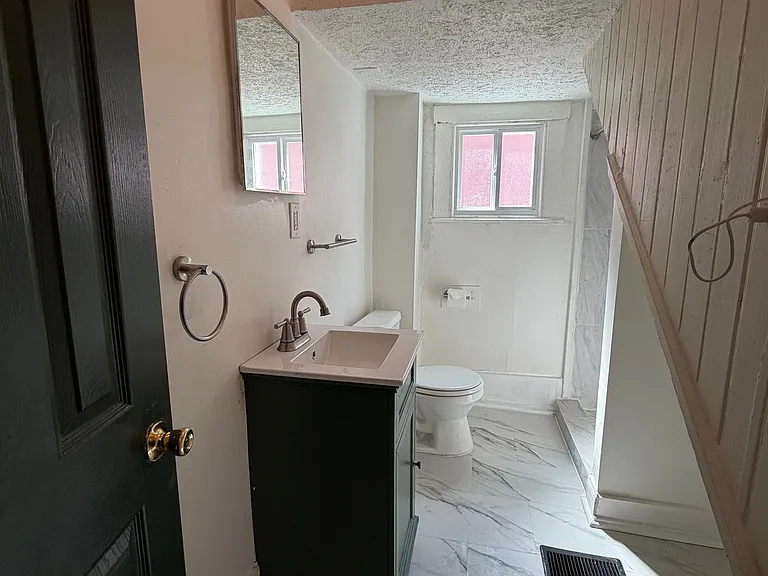 2429 Griffiths Ave — Photo 20