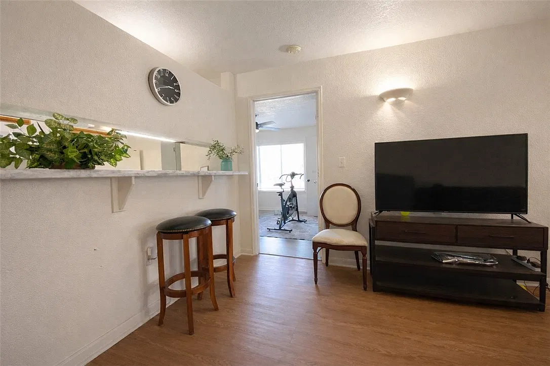 4 bed, 1236 sqft, $1,500 — Photo 3