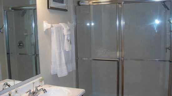 VC3C5026TC-15-bathroom-ensuite2