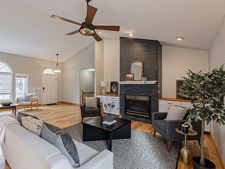3915 Woodhaven Ln — Photo 5