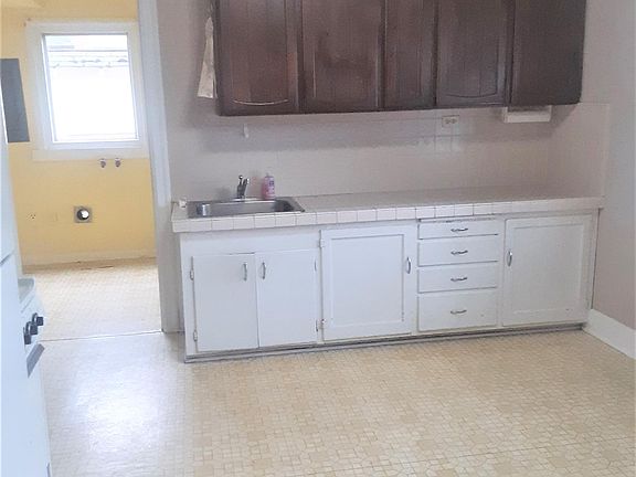 3rd image of 2704 Marine Dr
