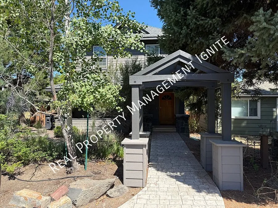 1362 NW Lexington Ave