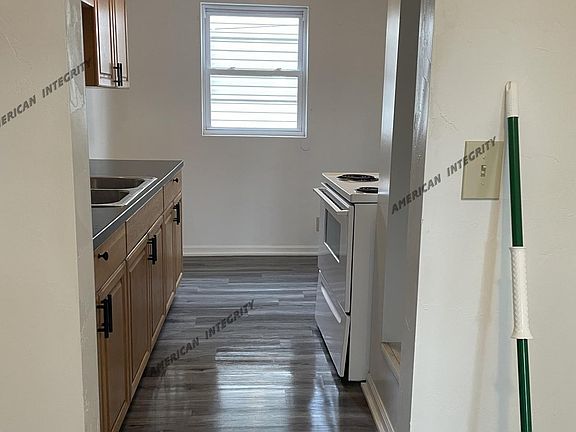 3rd image of 2926 Woodway Ave