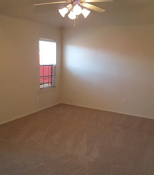 1002 Oshkosh Ave — Photo 16