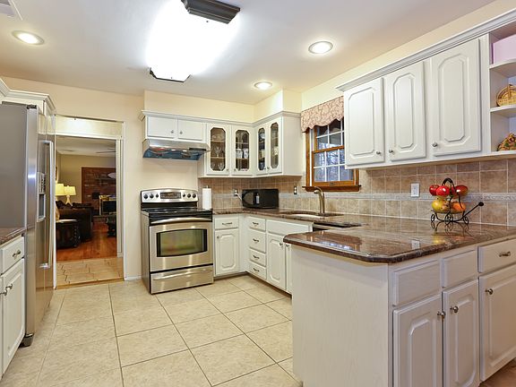 5th image of 364 Rose Ct