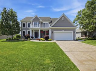 6 Parliament Ln, Lancaster, NY 14086
