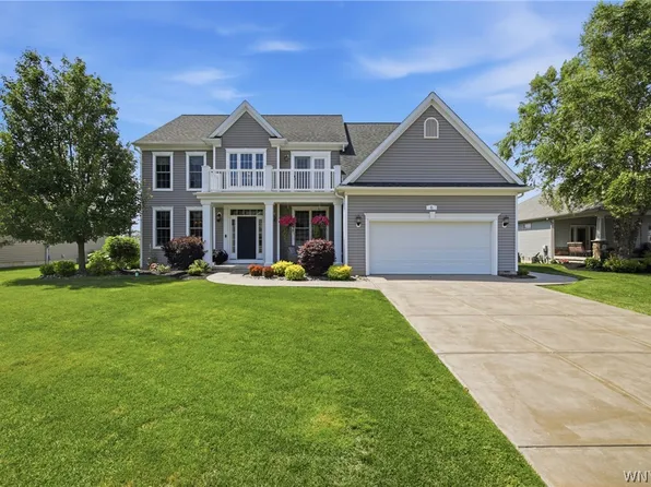 6 Parliament Ln, Lancaster, NY 14086