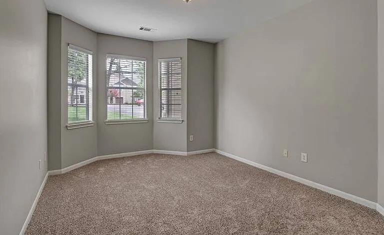 Hamptons at Woodland Pointe — Photo 30