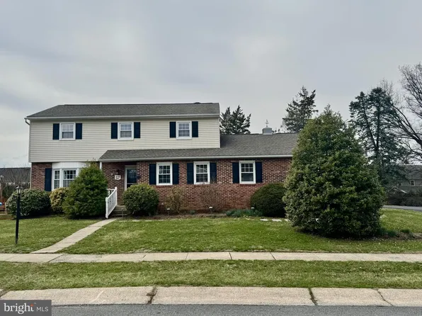 28 Cheltenham Dr, Wyomissing, PA 19610