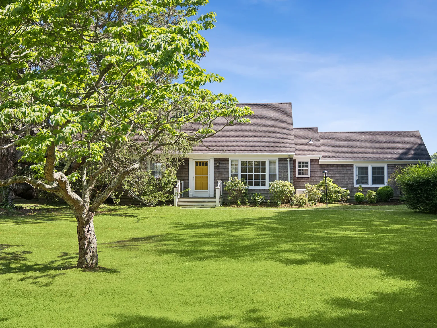 Fabulous Sag Harbor Waterfront With New Dock — Photo 2