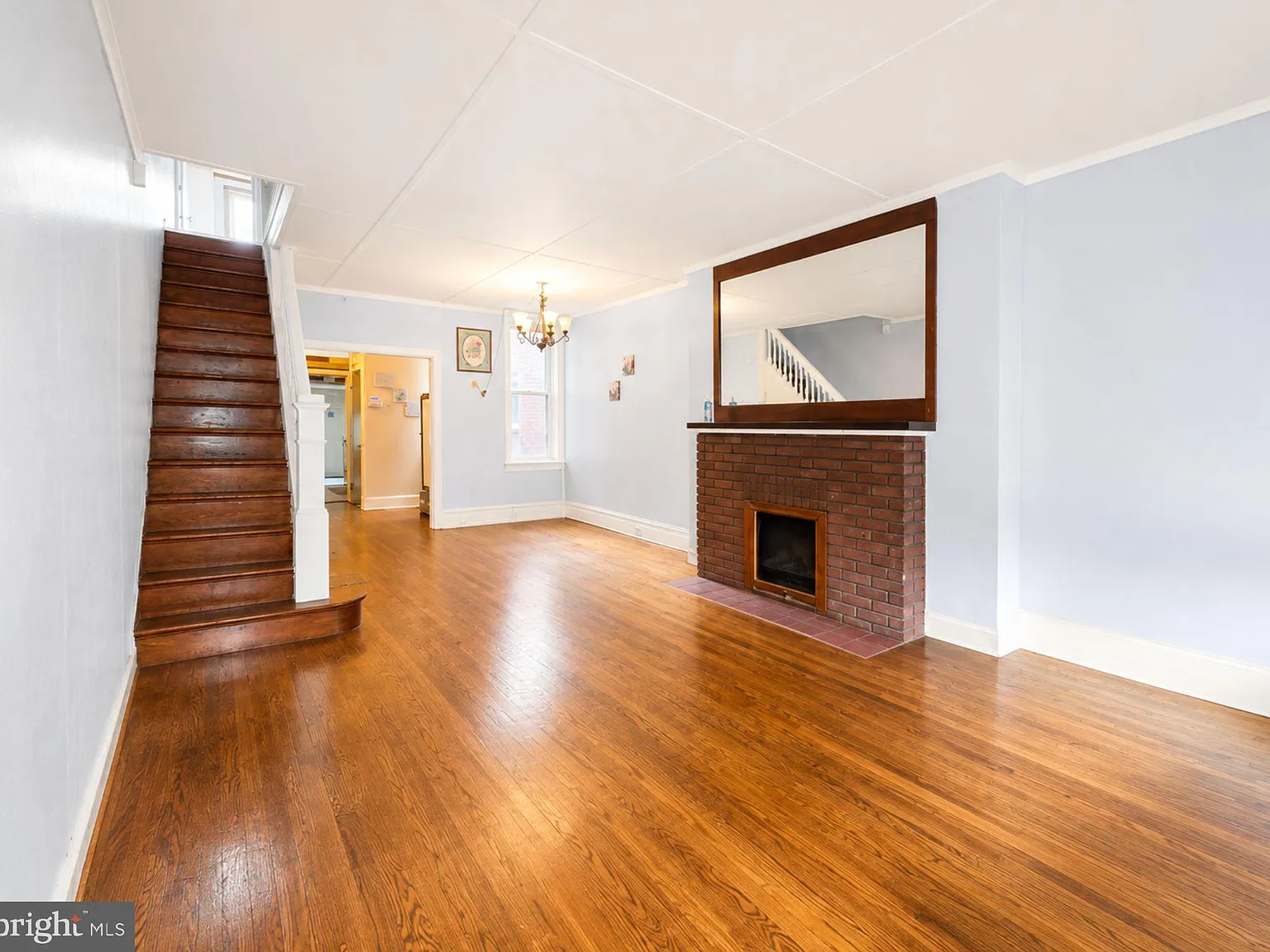 3 bed, 1.0 bath, 1223 sqft, $1,600 — Photo 2