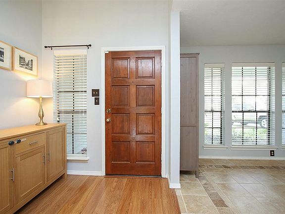 3rd image of 3426 Woodmere Ln