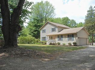 2629 Universal Dr, Pinckney, MI 48169