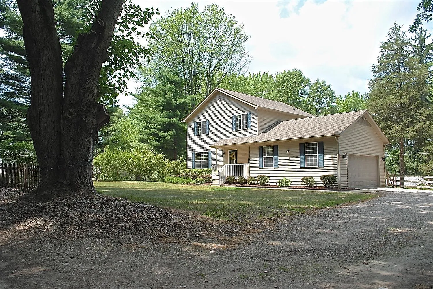 2629 Universal Dr photo 1