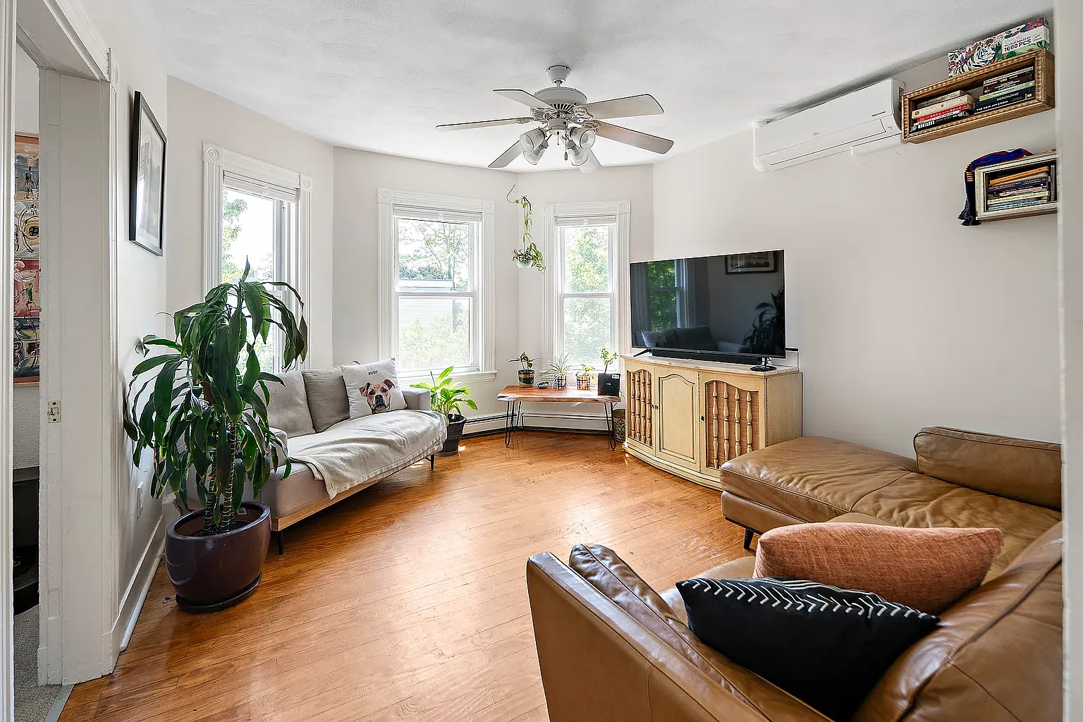 3 bed, 750 sqft, $4,200 — Photo 2