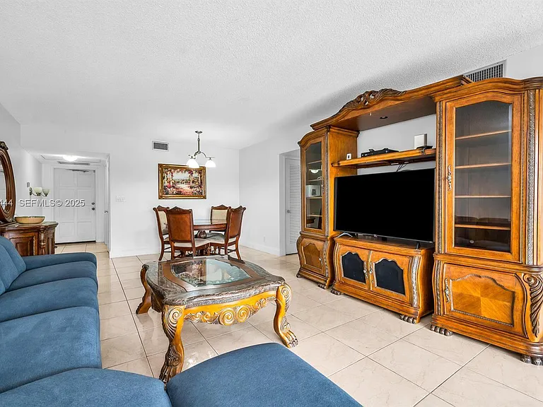 2800 N Palm Aire Dr #309 — Photo 4