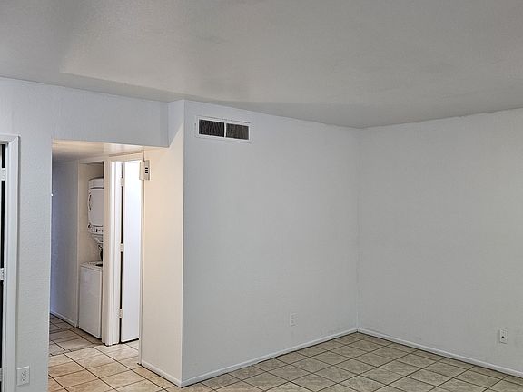3rd image of 1684 W Park Wood Ln