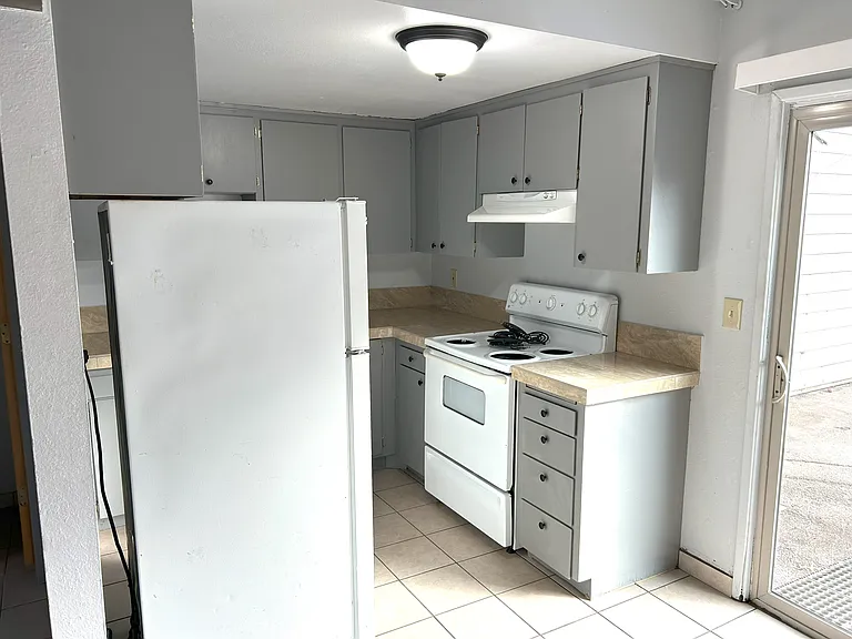 950 NW Hobart Ave — Photo 30