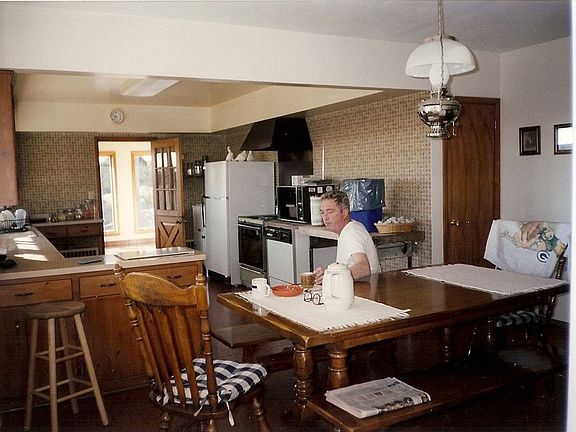 From Center, View dining and kitchen