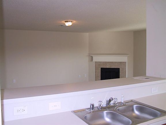 3rd image of 9801 George Washington Dr