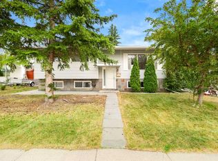 6008 Dalgetty Dr NW, Calgary, AB T3A1J3
