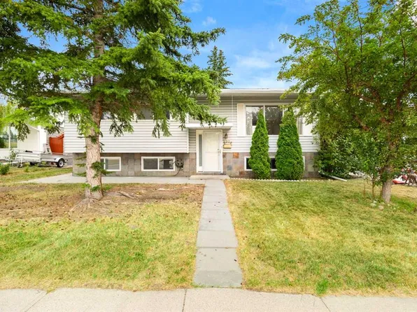 6008 Dalgetty Dr NW, Calgary, AB T3A 1J3