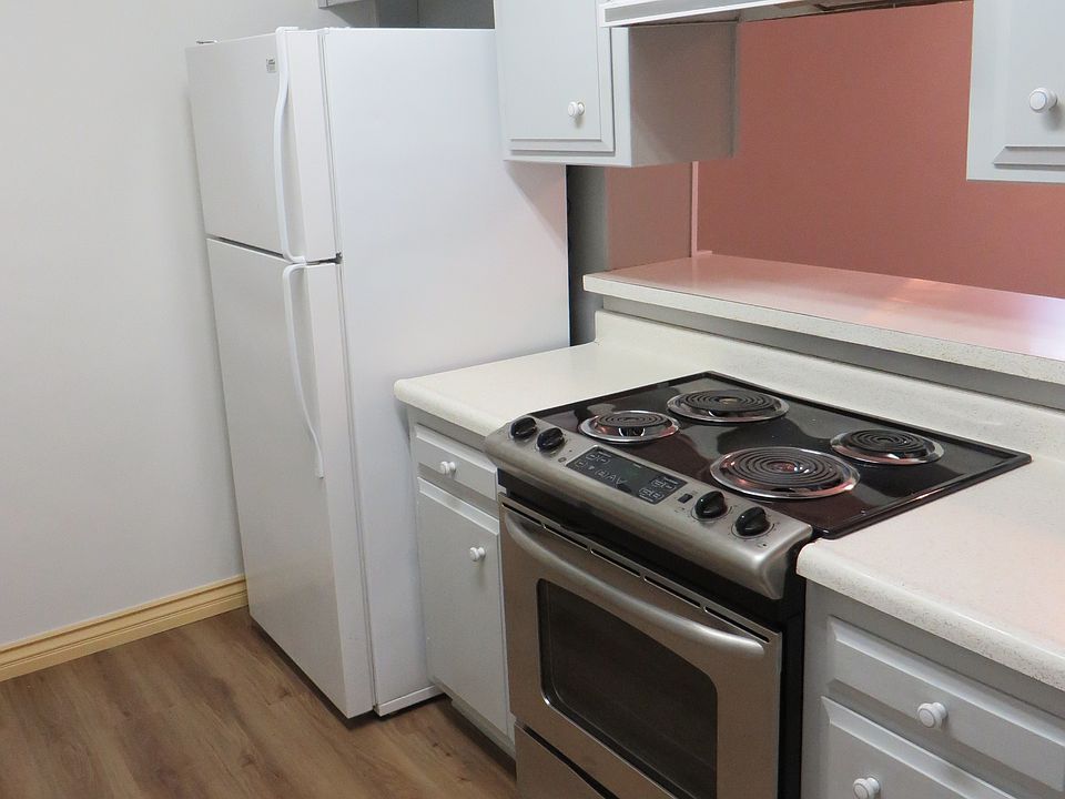 New GE Stove and convection oven and refrigerator. Lots of s