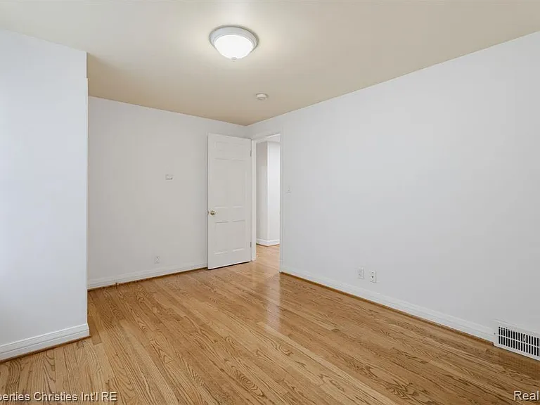 1688 Northlawn Blvd — Photo 37