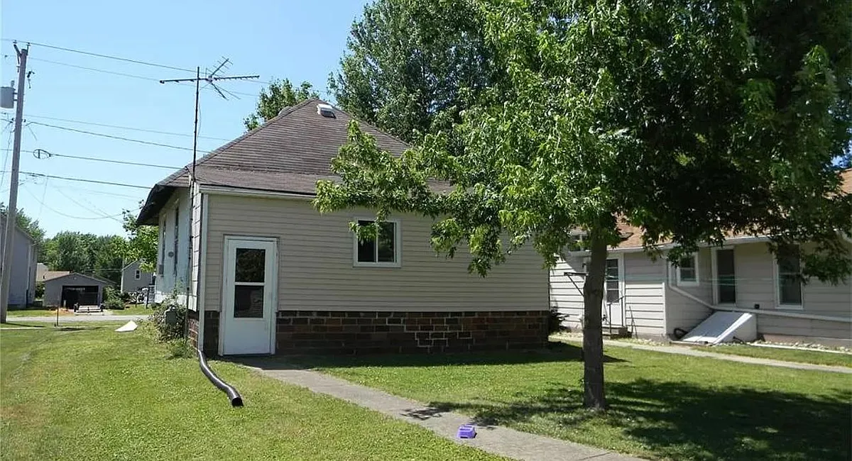 Building Photo - 622 Short Ave