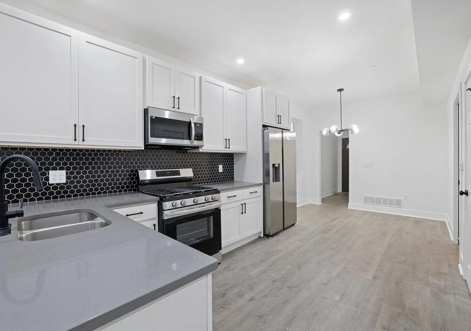 272 S 22nd St - 272 South 22nd Street — Photo 2