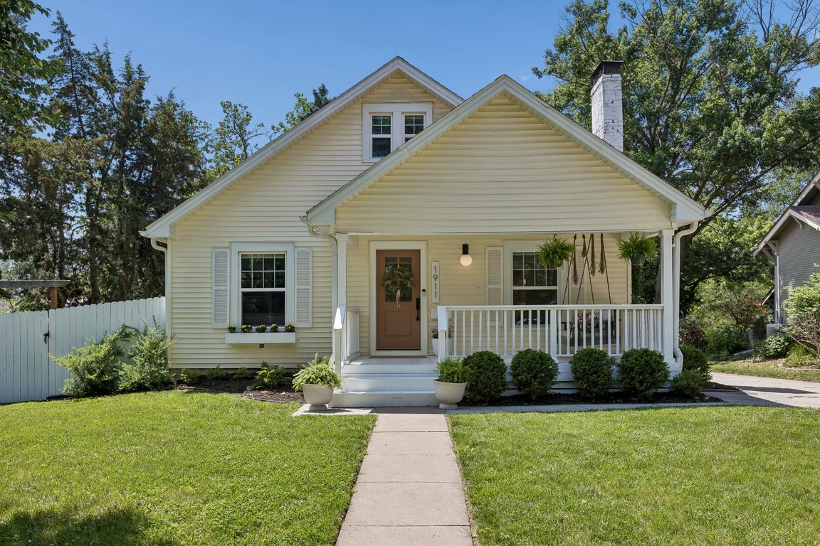 8969 - 1911 Lake St_001.jpg