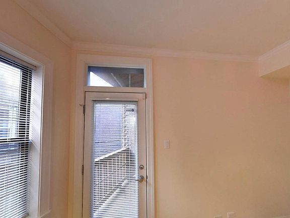 2nd image of 626 W Roscoe St #Xymun36z8