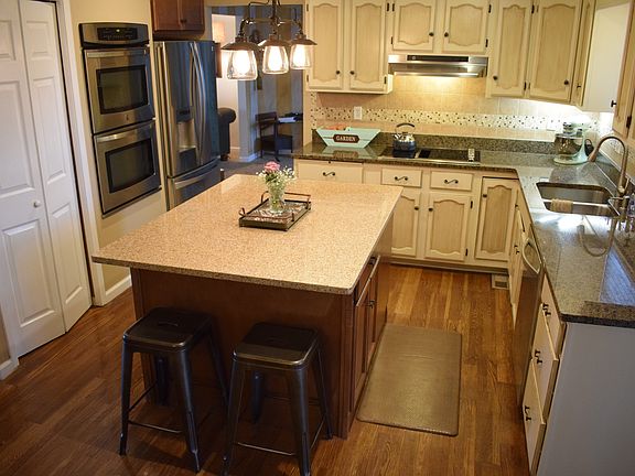 5th image of 323 Westglen Dr