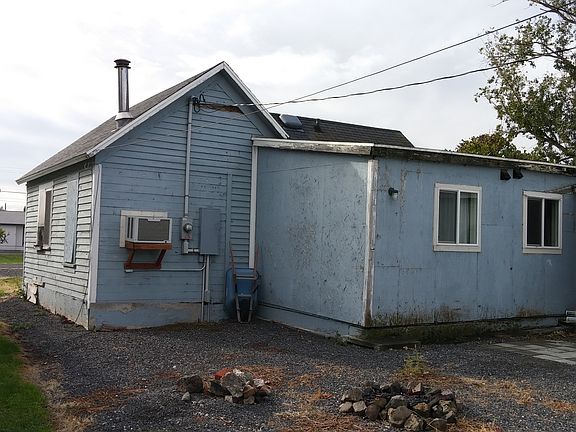 3rd image of 310 W Locust St