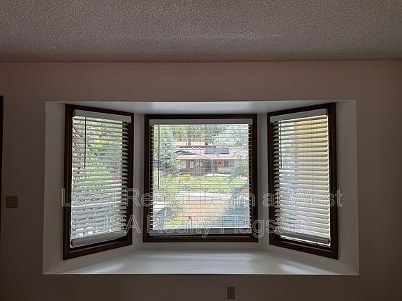 5th image of 927 W Parker Dr