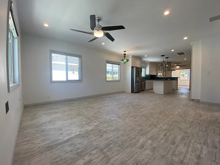 1712 N Lincoln St — Photo 2