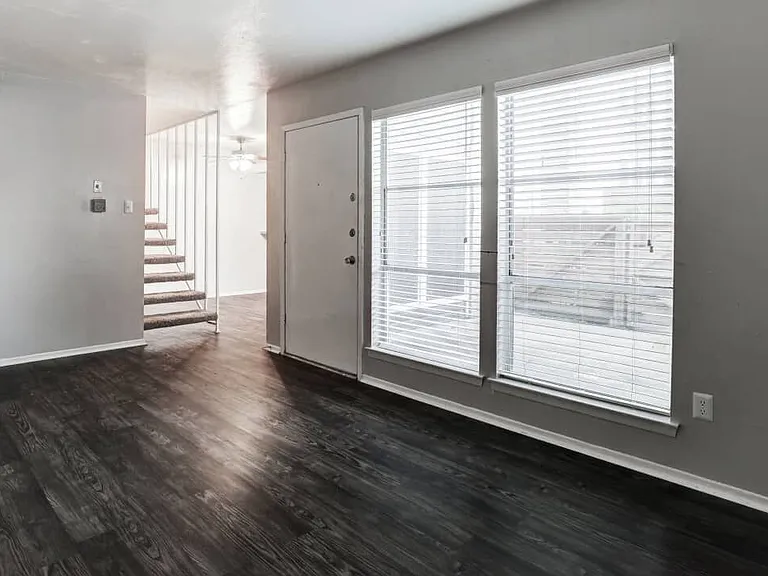 Tribecca Pointe Apartments — Photo 12