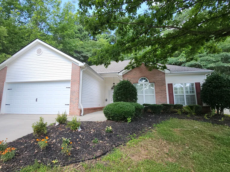 19 Harpers Farm Dr — Photo 1