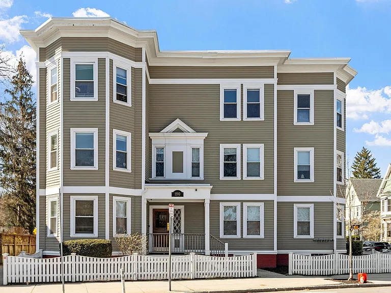 1590 Cambridge St — Photo 22