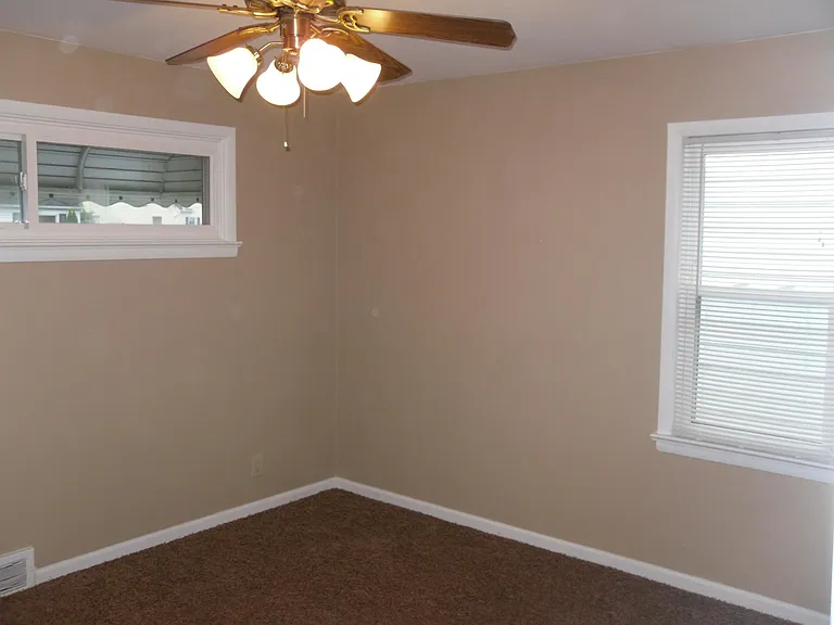 23961 Devoe Ave — Photo 9