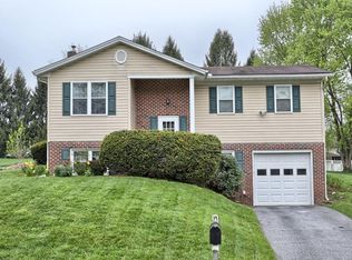 235 Indian Creek Dr, Mechanicsburg, PA 17050